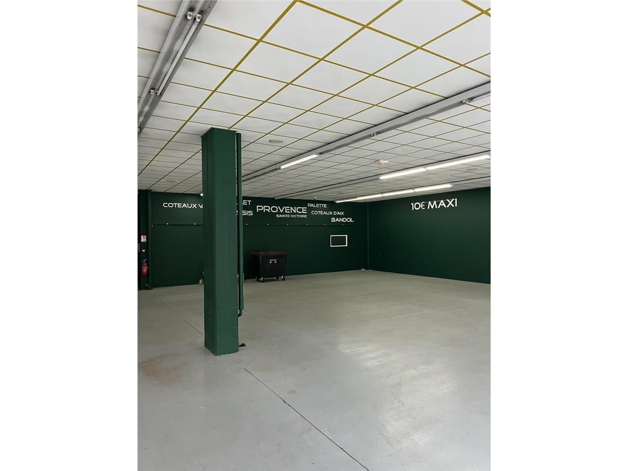 Location local commercial 480 m² - Vallauris