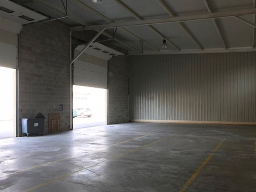Location local d''activites 420 m² non divisibles