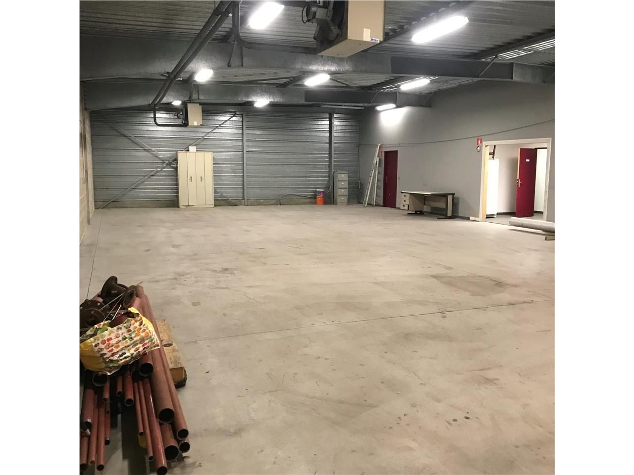 Vente local 355.10 m² à Vaux-le-Pénil