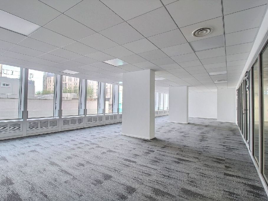 Location bureaux 5299 m² divisibles à partir de 983 m²