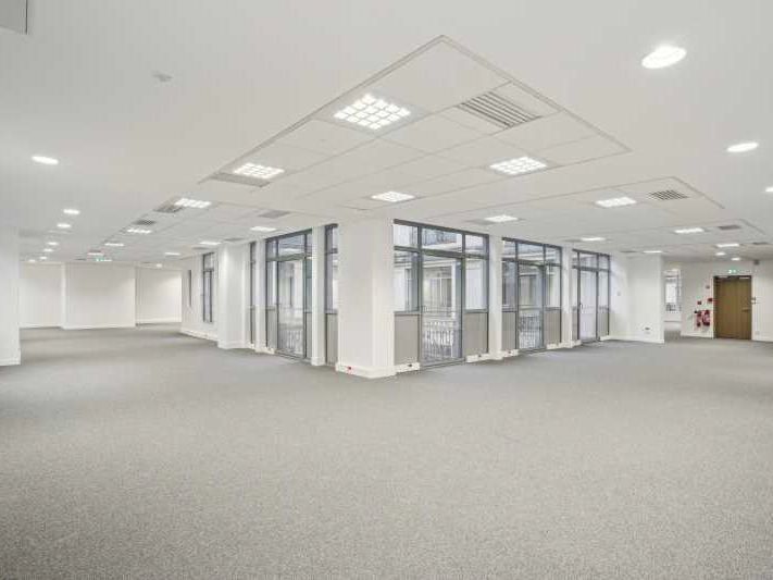 Location bureaux 712 m² non divisibles