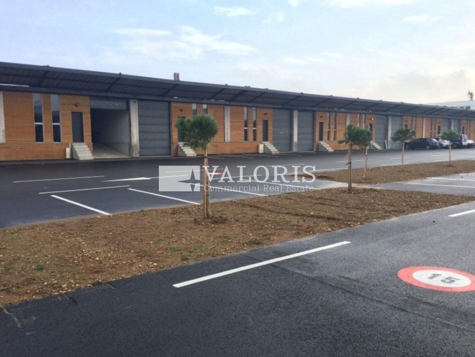 Vente local d''activites 844.4 m² divisibles à partir de 215.19 m²