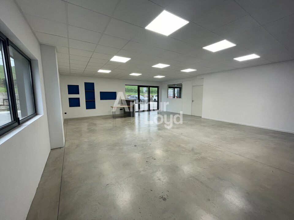 Location local d''activites 80 m² non divisibles