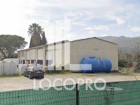 Location local d''activites 300 m² non divisibles