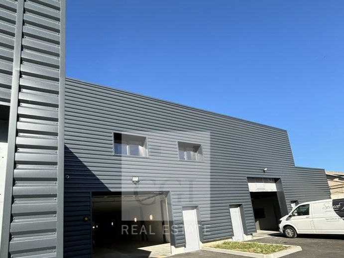 Vente local d''activites 621.9 m² divisibles à partir de 186.2 m²