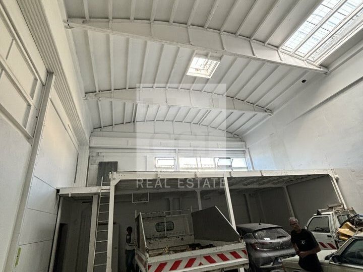 À Louer : Locaux d'Activités dans Parc Neuf à Villefranche-sur-Saône - 3 Lots Disponibles