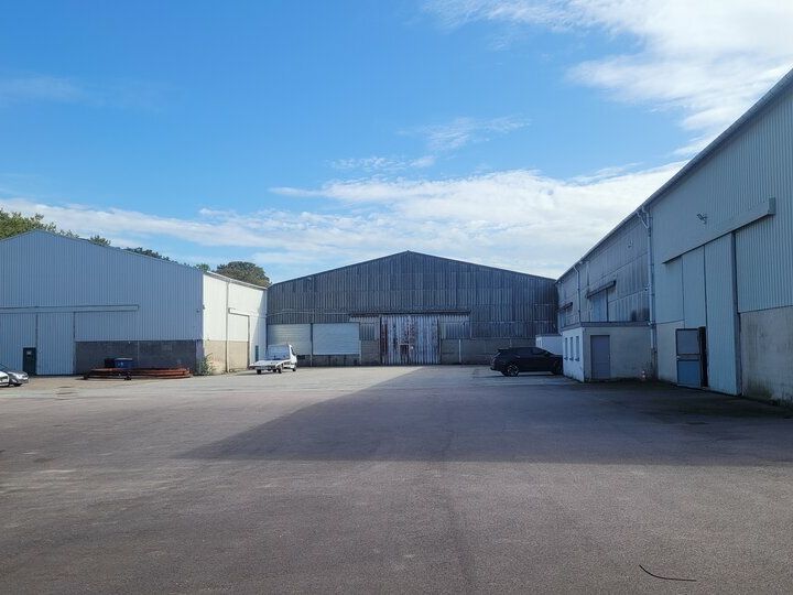 Vente local d''activites 5618 m² divisibles à partir de 537 m²