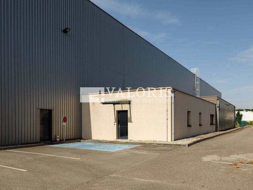 Valoris Real Estate vous propose à la location un bâtiment d'activités indépendant en excellent état situé à Miribel. 