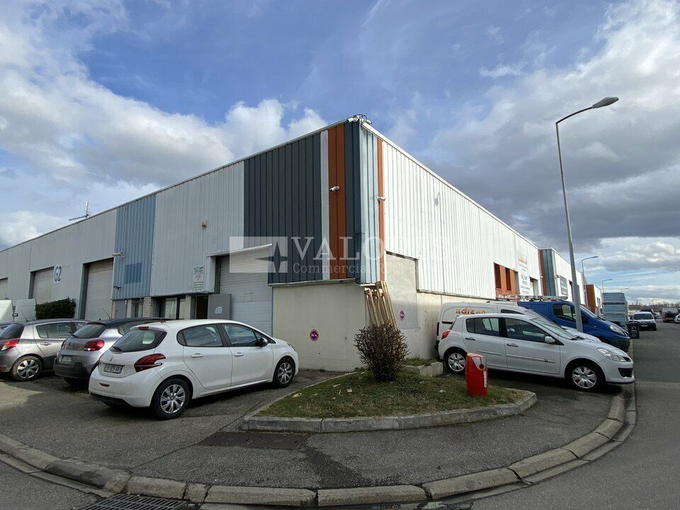 Valoris Real Estate vous propose à la location plusieurs locaux d'activités en plein coeur du parc du Génie à Vénissieux. Excellente accessibilité via le périphérique. A visiter rapidement.