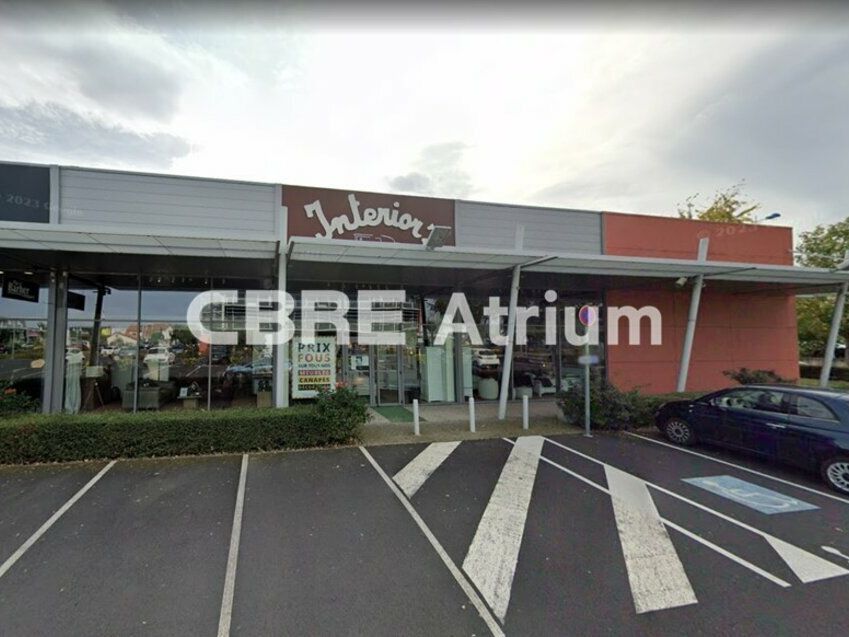 Location local commercial 678 m² non divisibles