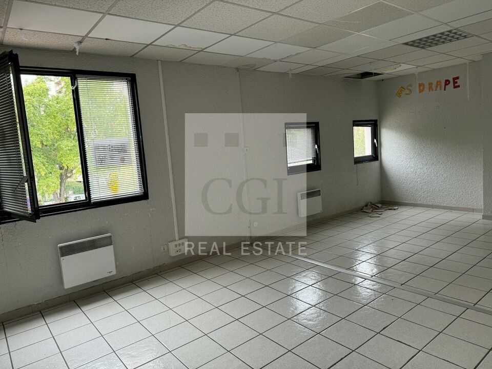 À Louer : Bureaux Aménagés et Cloisonnés à Bron