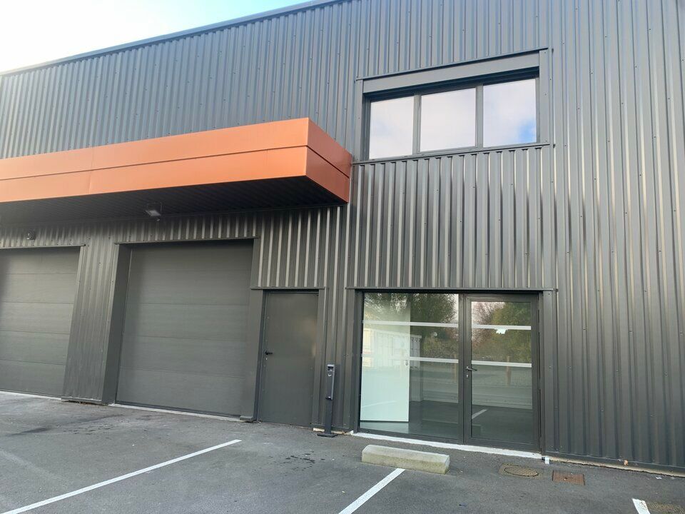 Location local d''activites 220 m² non divisibles