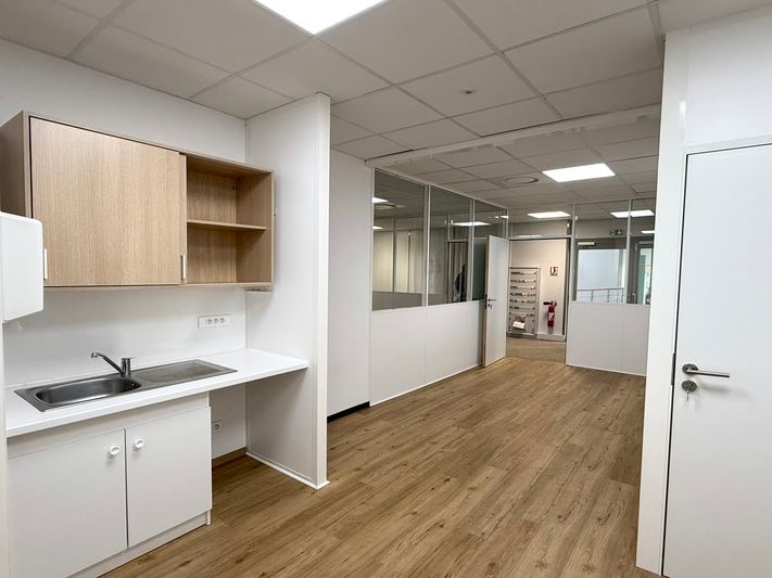 A louer bureaux aménagés avec prestations de qualité sur Euromédecine