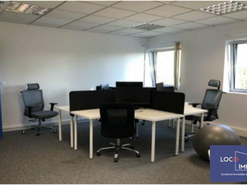 Location bureaux 1094.77 m² non divisibles