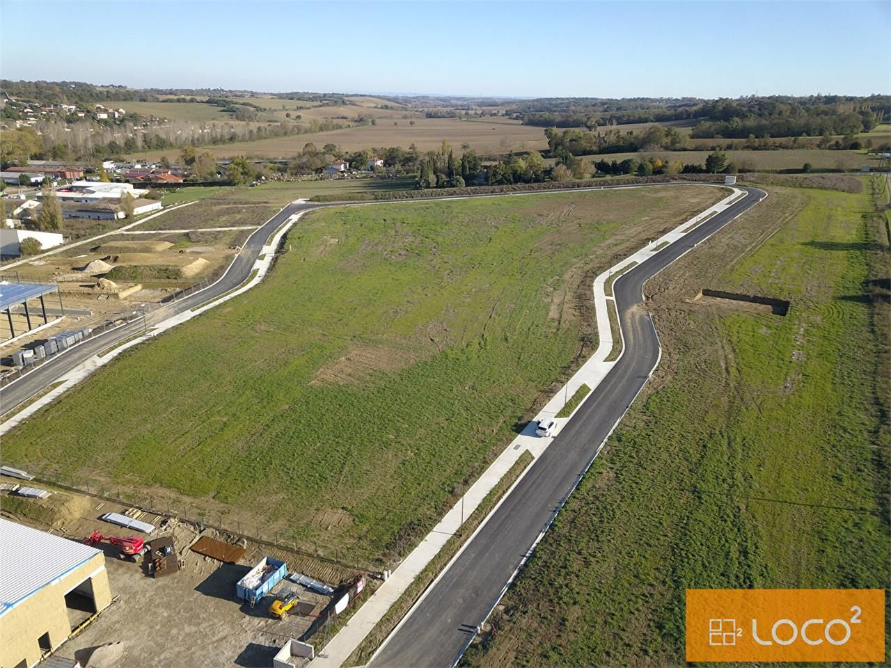 Vente terrain 2323.00 m² à DREMIL LAFAGE