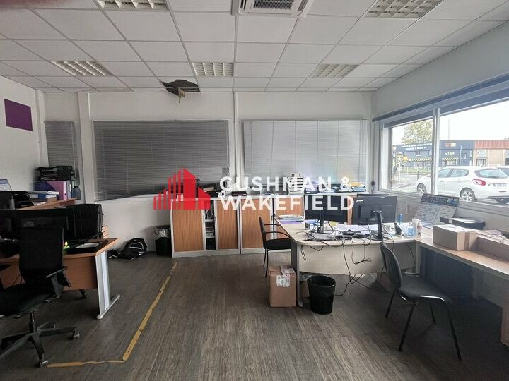 Location local d''activites 1150 m² non divisibles