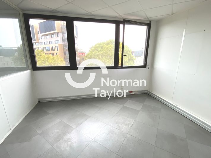 Bureaux à louer au sein d'un immeuble de standing.