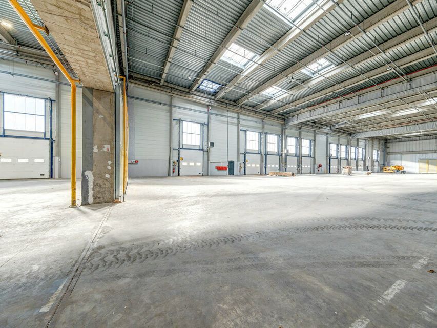 Location entrepot 9994 m² non divisibles
