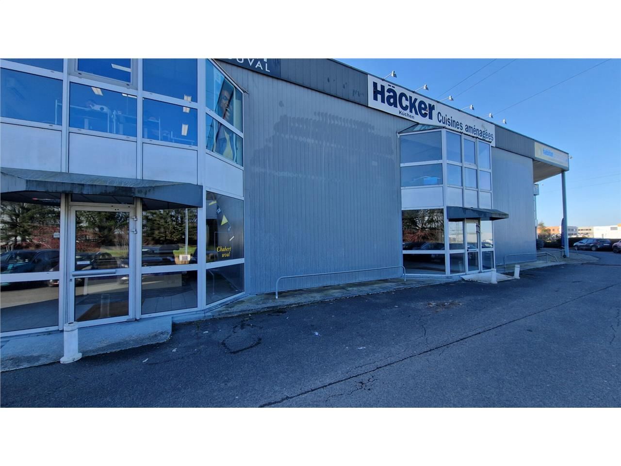 Location local commercial 563.00 m² à MONDEVILLE