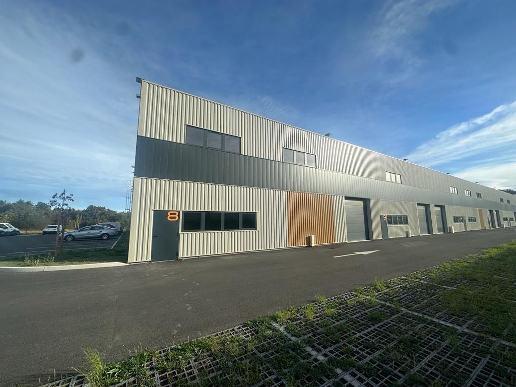 Location local 511.00 m² à SALLEBOEUF