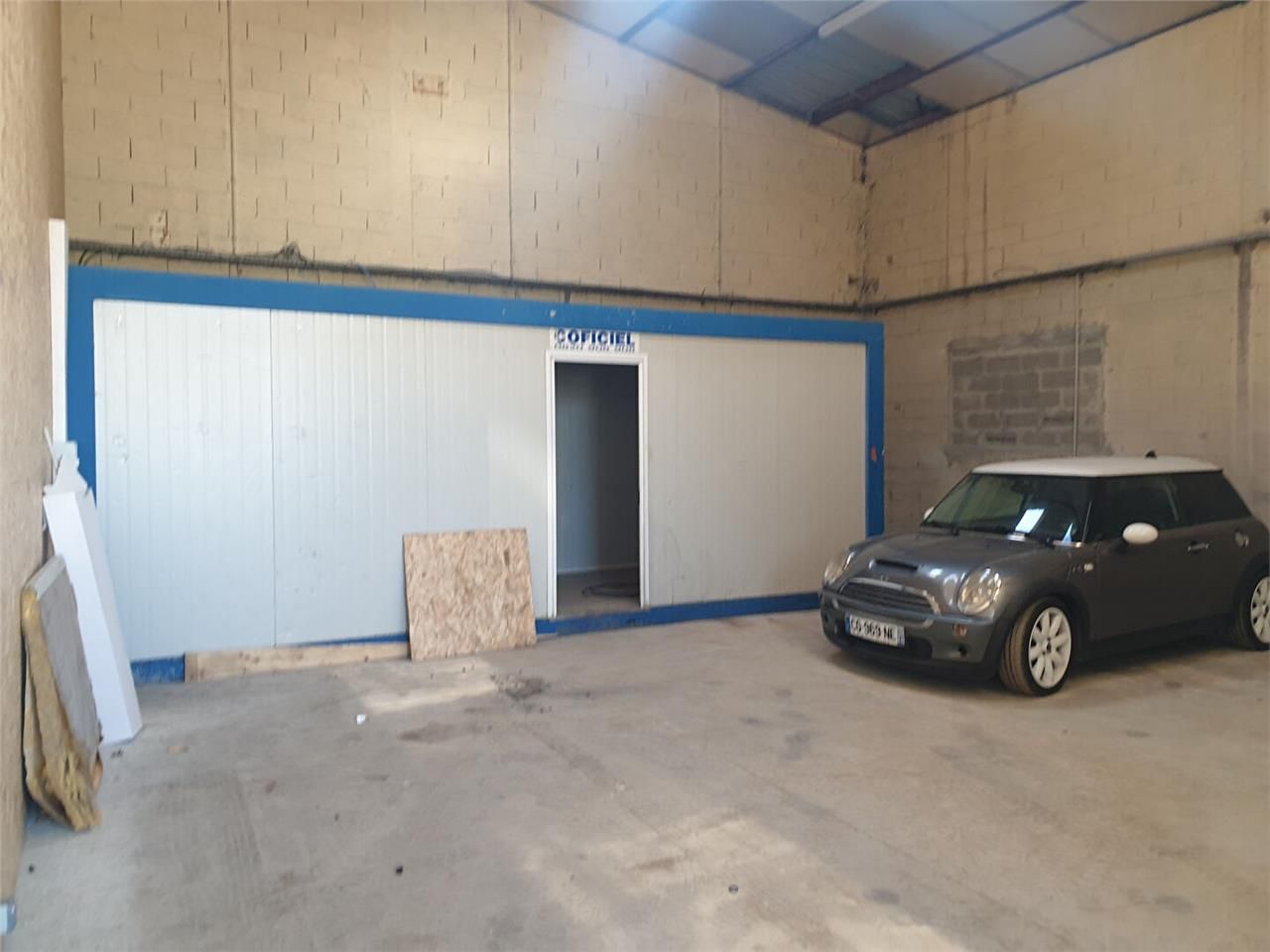 Location local 100.00 m² à IZON