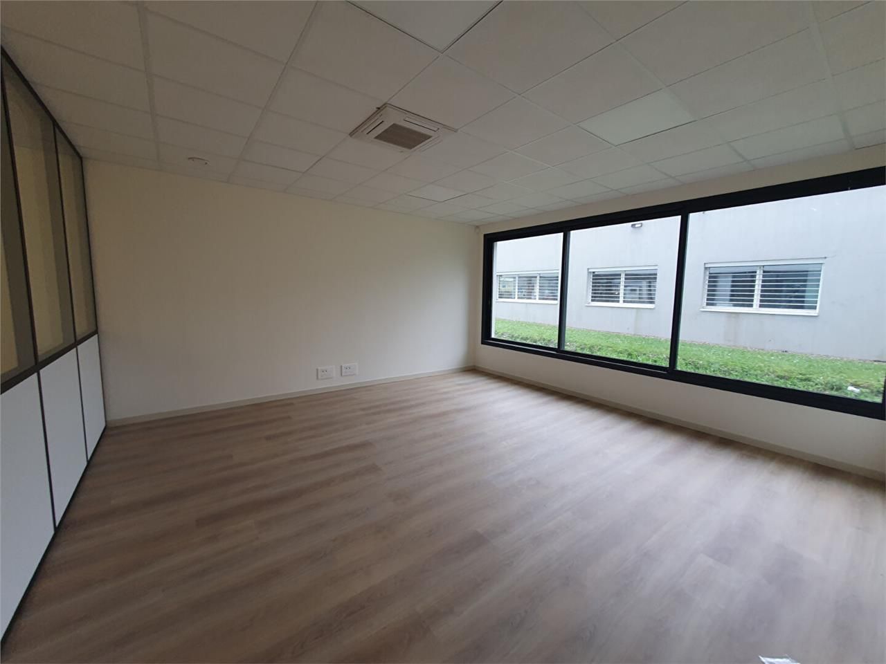 Location bureaux 180.00 m² à MERIGNAC