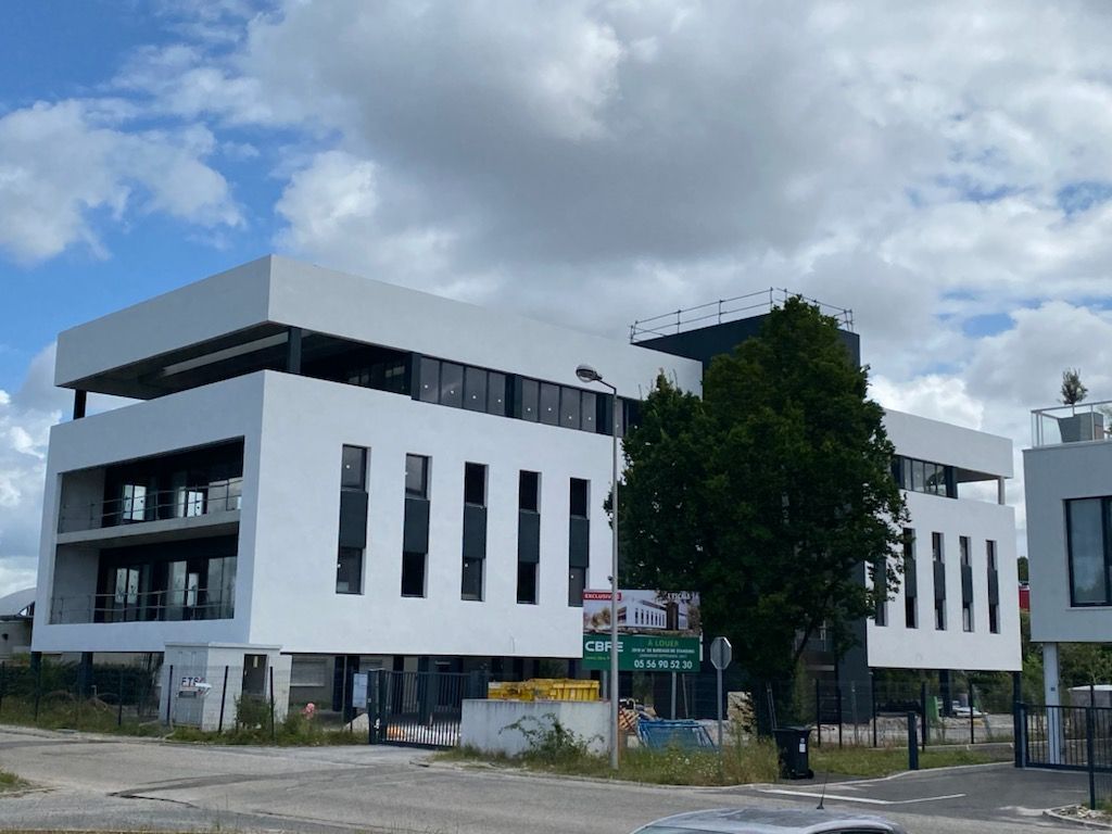 Location bureaux 580.00 m² à MERIGNAC