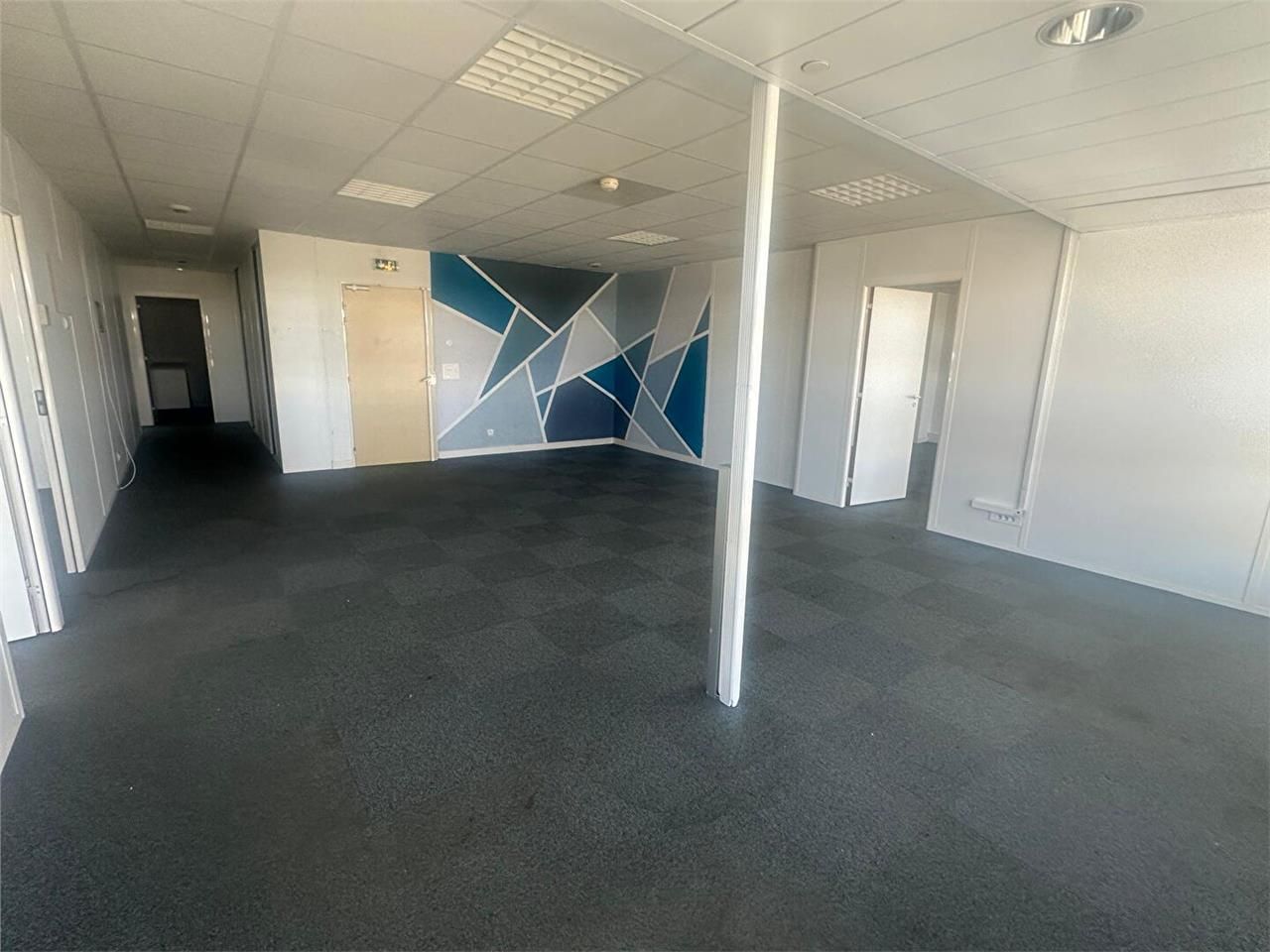 Location bureaux 190.00 m² à BORDEAUX