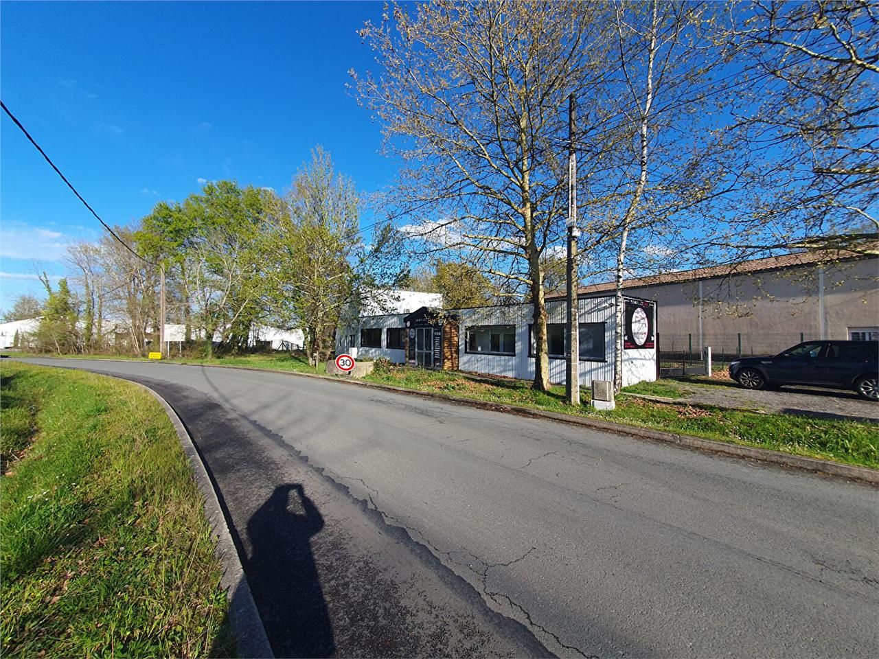 Location bureaux 270.00 m² à BEYCHAC ET CAILLAU