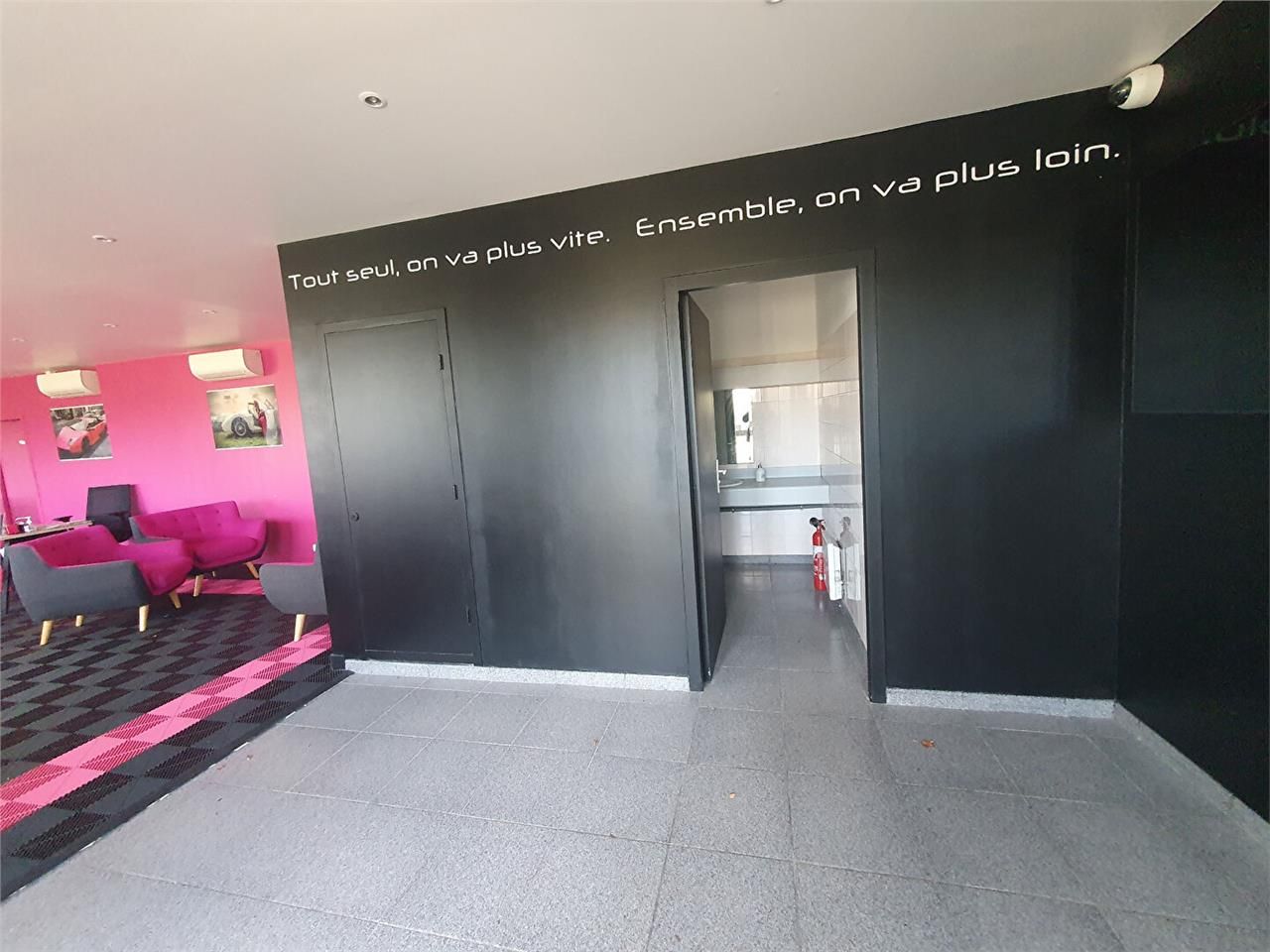 Location bureaux 270.00 m² à BEYCHAC ET CAILLAU