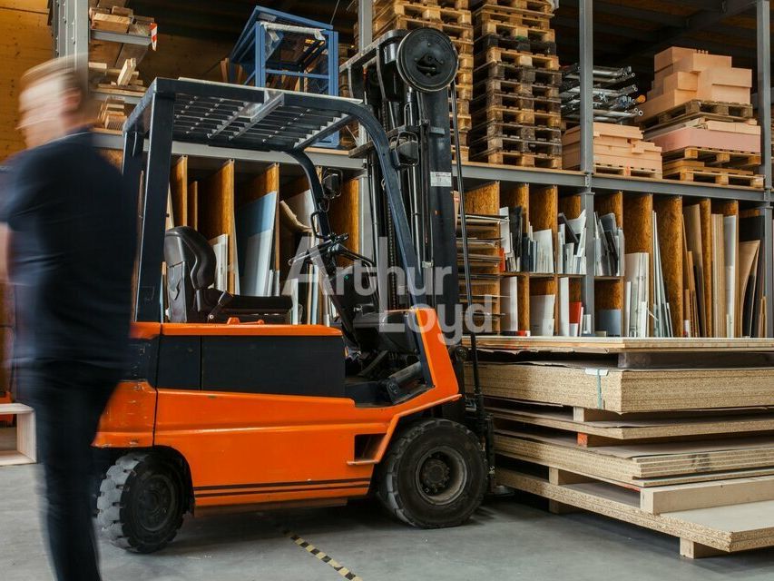 Location local d''activites 150 m² non divisibles