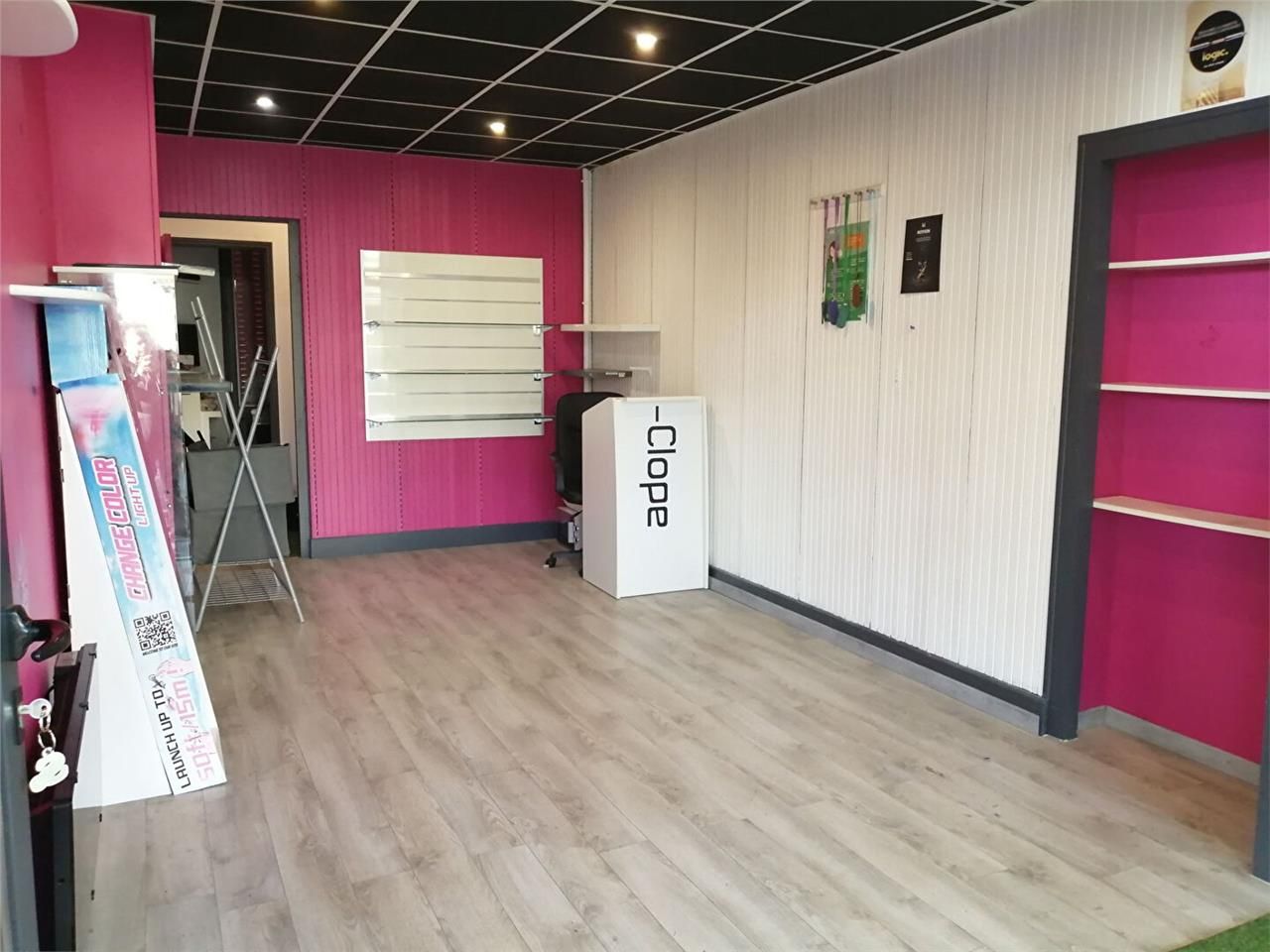 Vente local commercial 30.00 m² à SAINT LEONARD DE NOBLAT