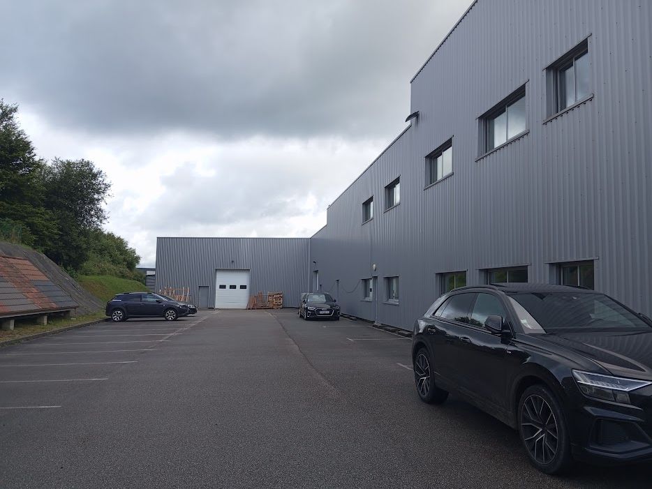 Location local commercial 1200.00 m² à LIMOGES