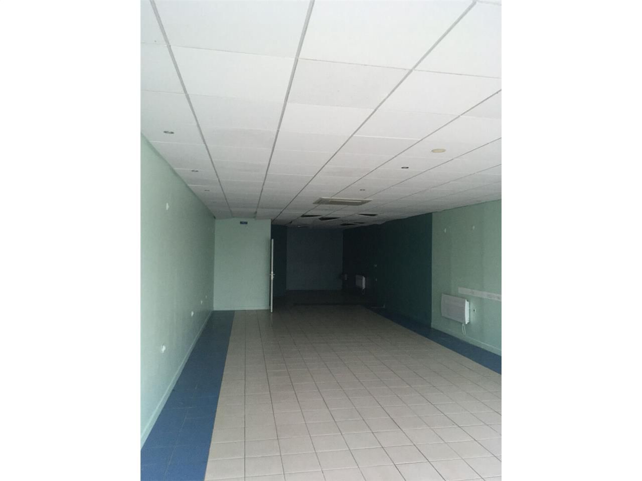 Location local commercial 94.00 m² à SAINT JUNIEN