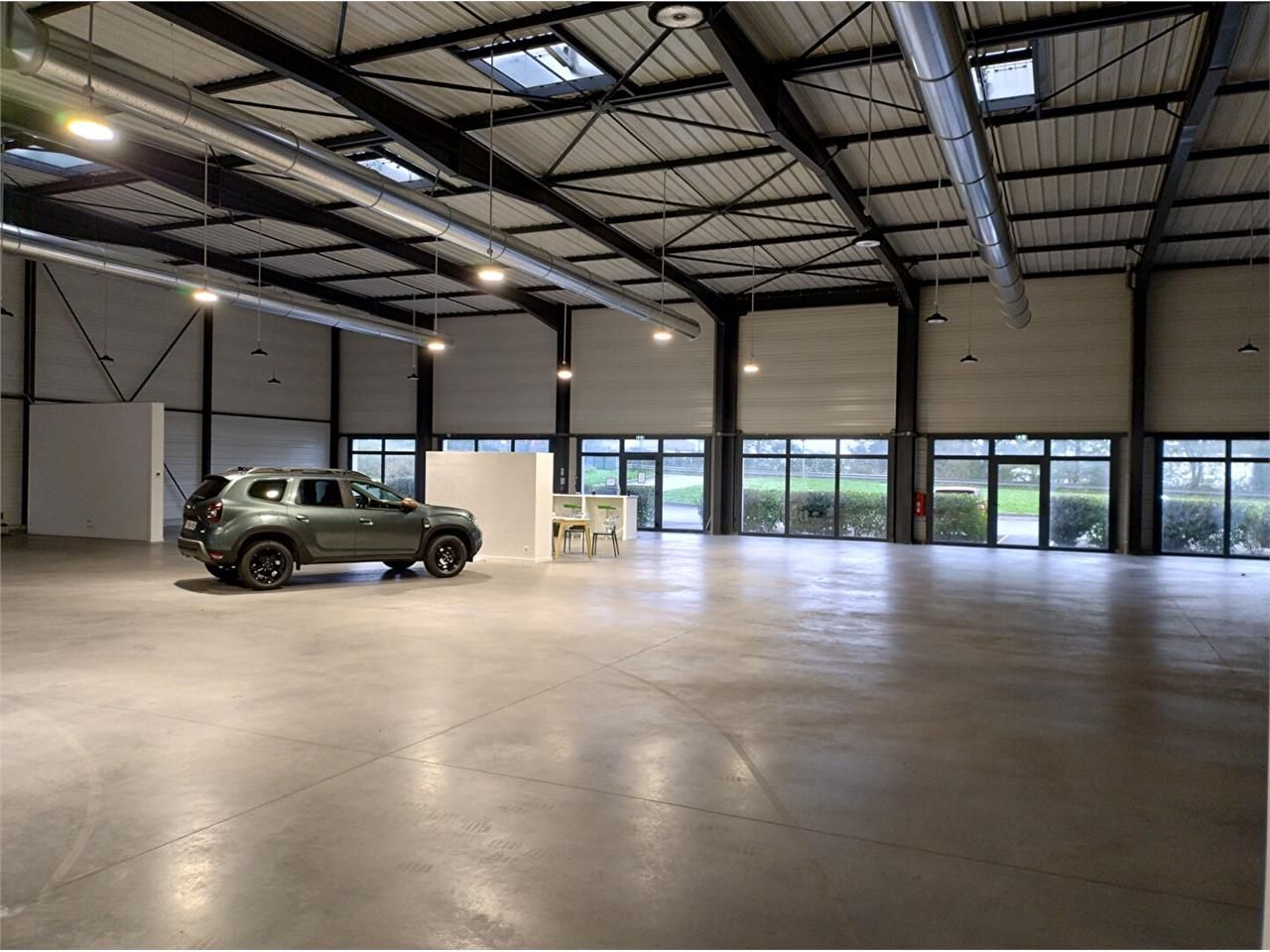 Location local commercial 690.00 m² à LIMOGES