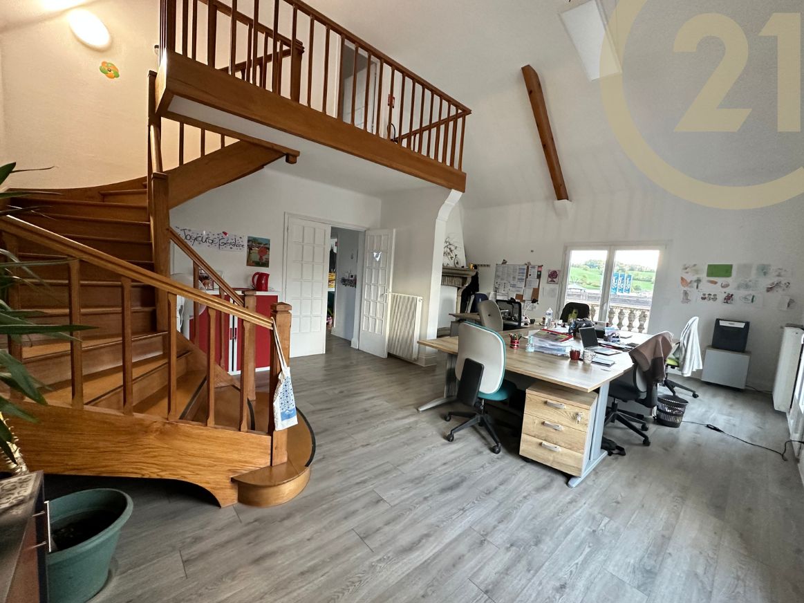 Location bureaux 139.00 m² à LONS LE SAUNIER