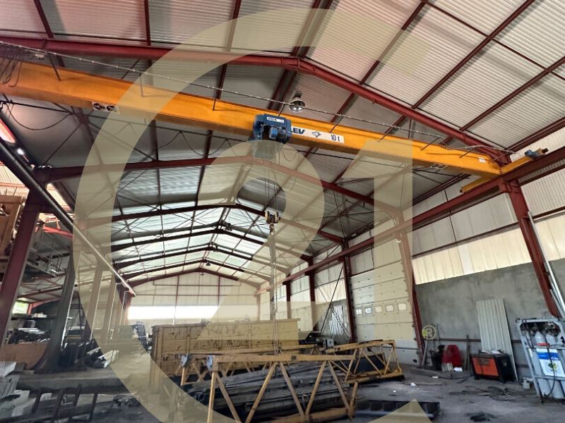 Vente local 2000.00 m² à ORGELET