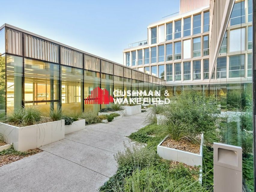 SURFACE DE STANDING AMÉNAGÉE