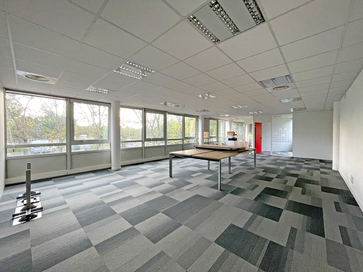 Location bureaux 215.00 m² à LABEGE