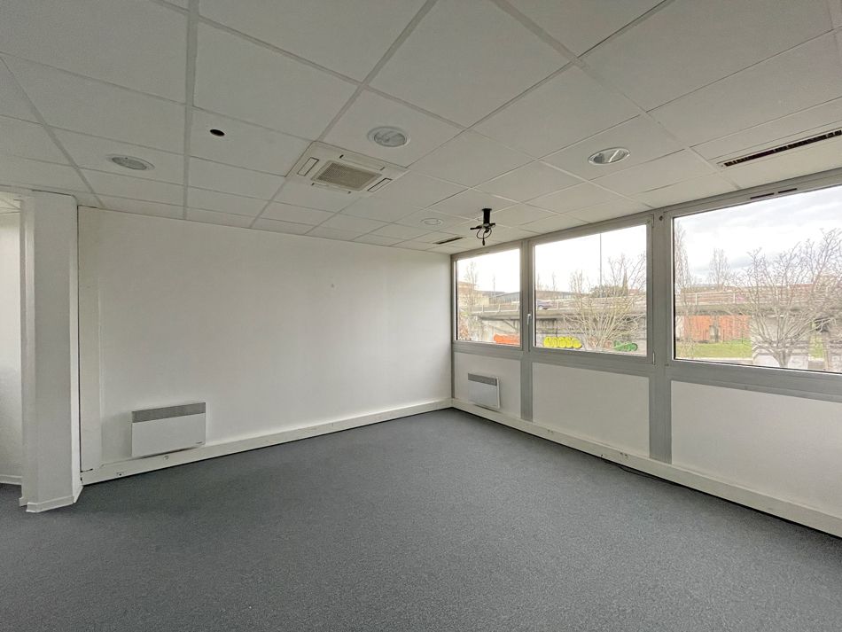 Location bureaux 366.00 m² à BLAGNAC