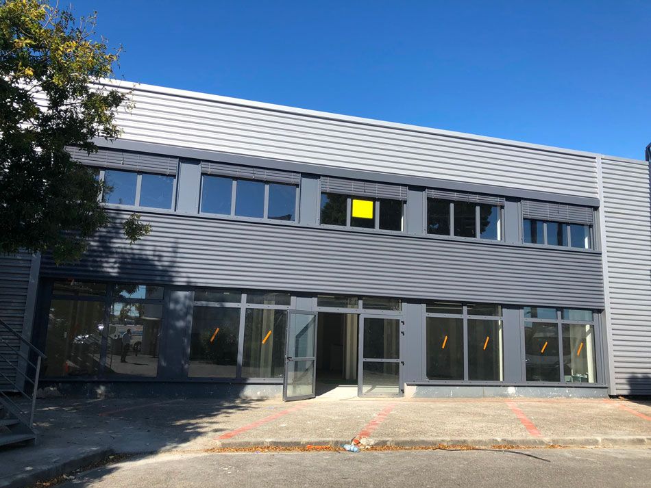 Location local commercial 396.00 m² à LABEGE