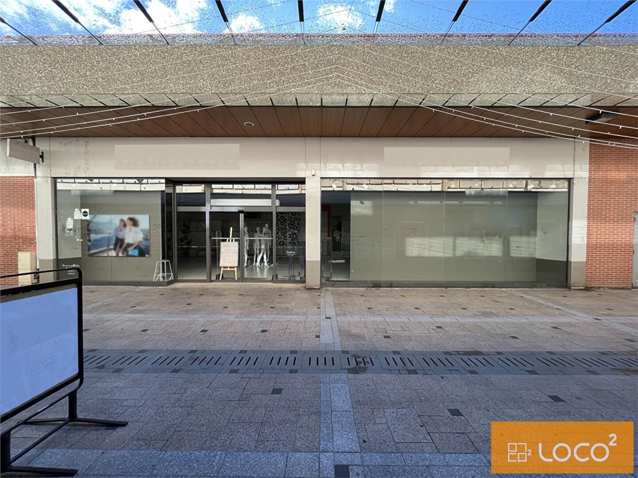 Location local commercial 426.00 m² à COLOMIERS