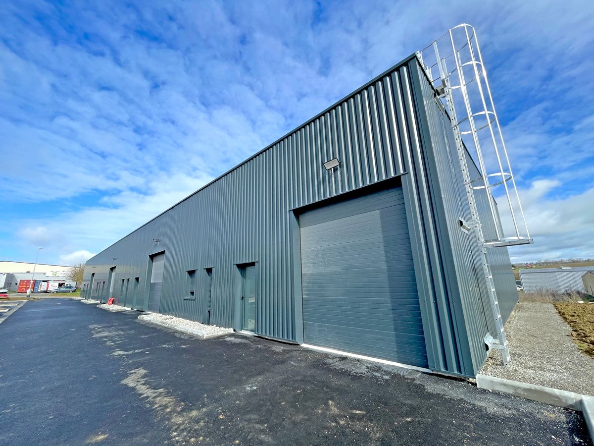 Location local 195.00 m² à SAINTE FOY D AIGREFEUILLE