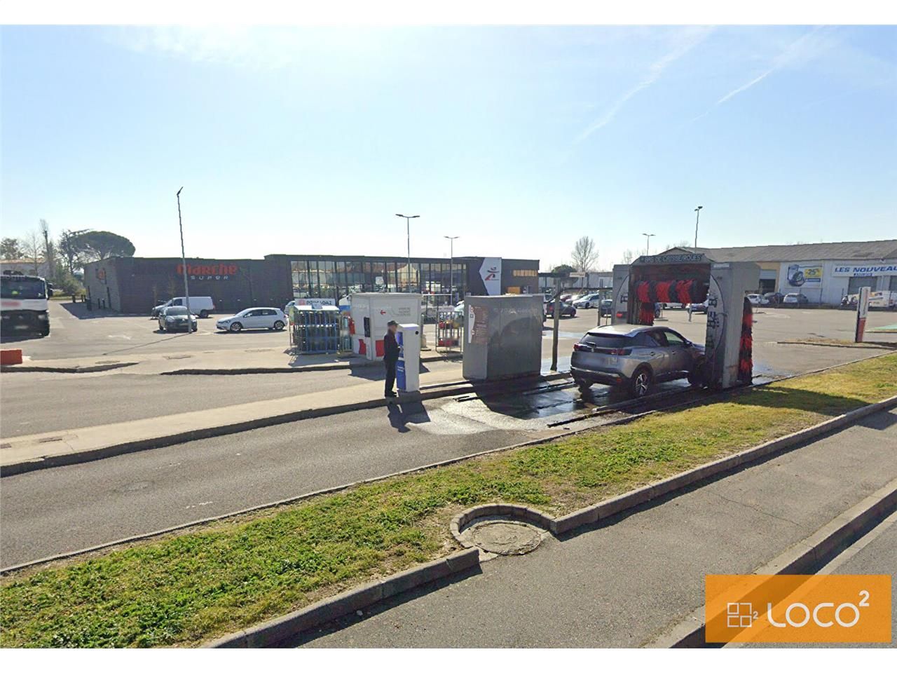 Location local commercial 146.00 m² à GRATENTOUR