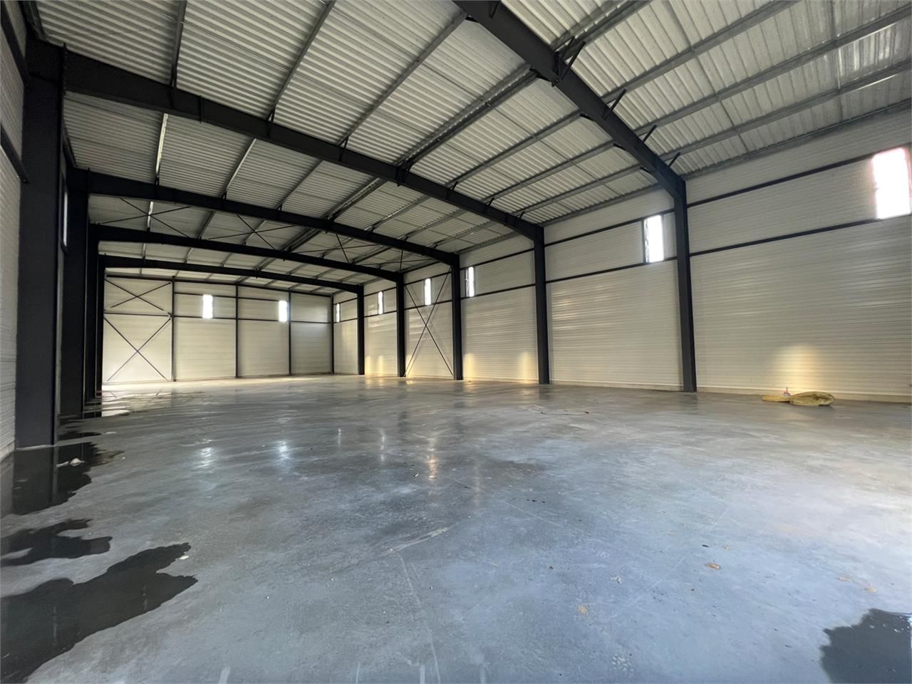 Vente local 695.00 m² à PORTET SUR GARONNE