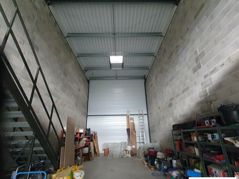 Location local d''activites 135.6 m² non divisibles