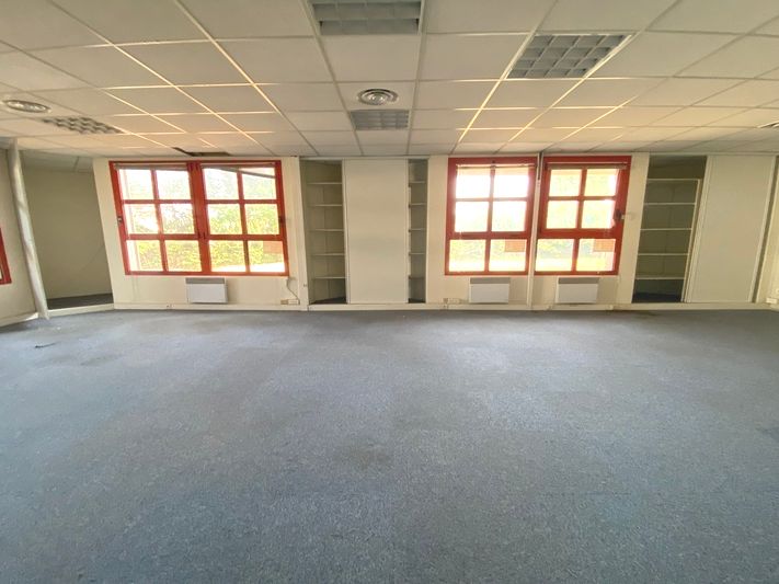 Grande surface de bureaux aménagés à louer au Parc d'activité du Millénaire