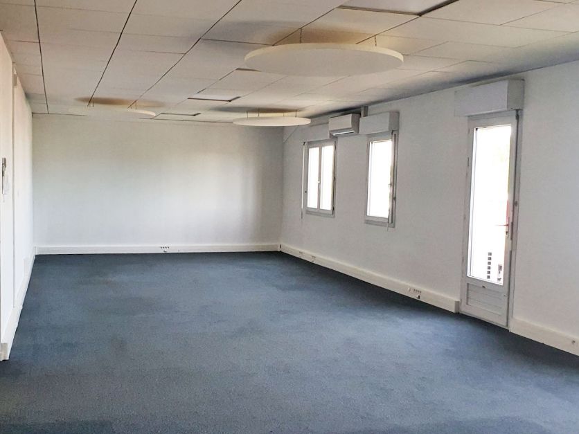 Location bureaux 105.00 m² à BEAUZELLE