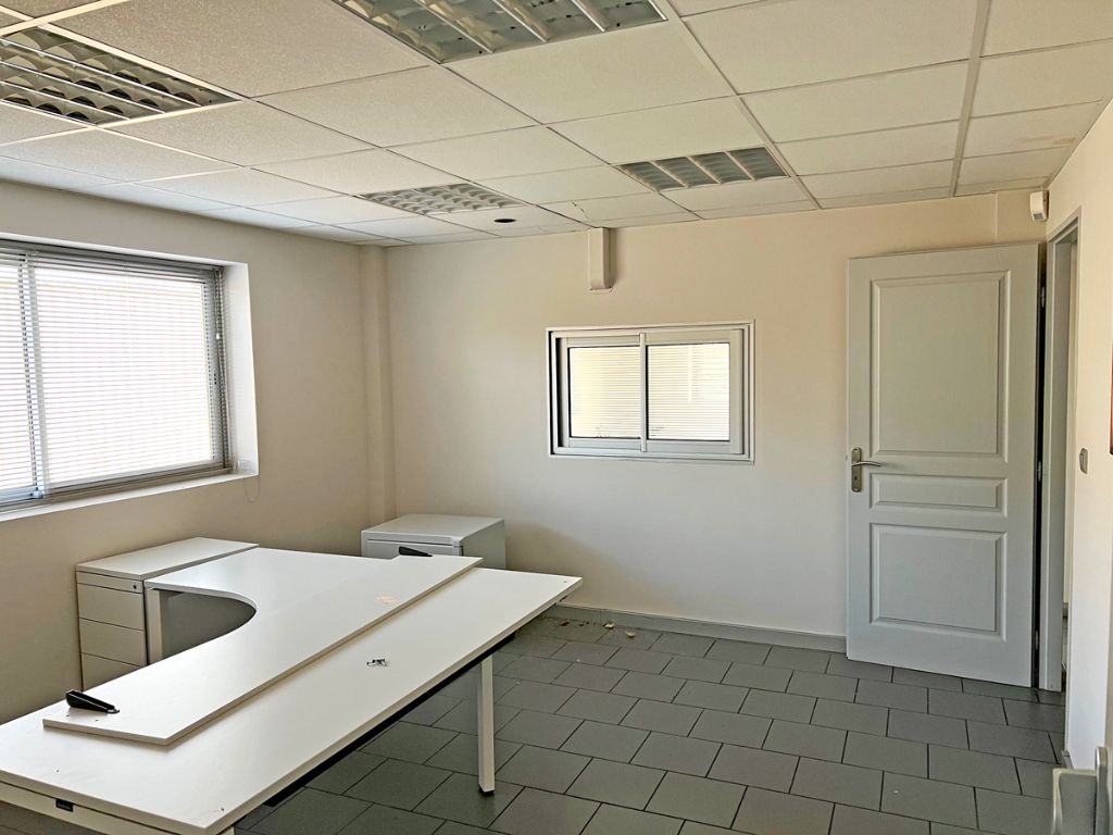 Location bureaux 75.00 m² à GRENADE