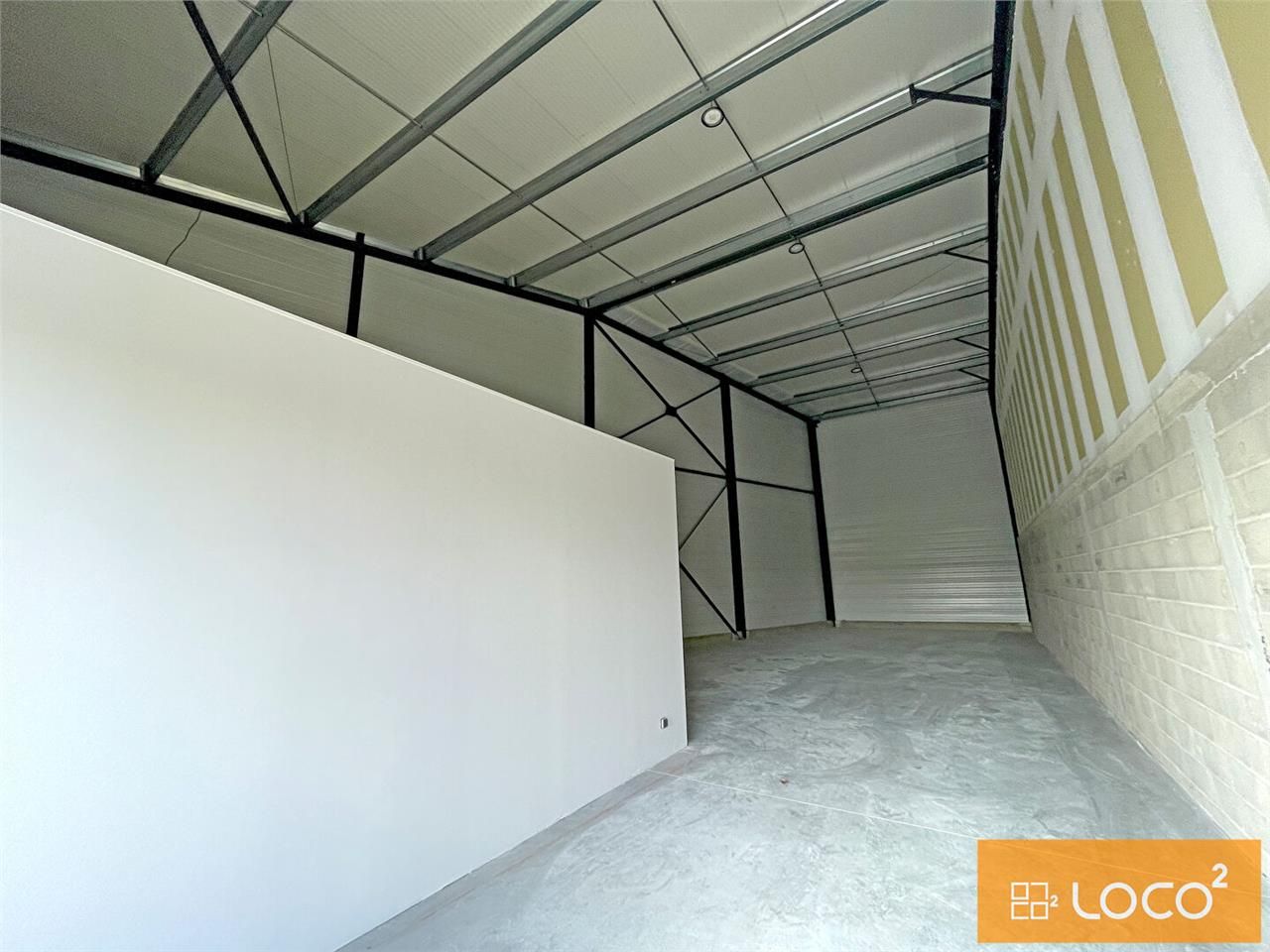 Location local 367.08 m² à LESPINASSE